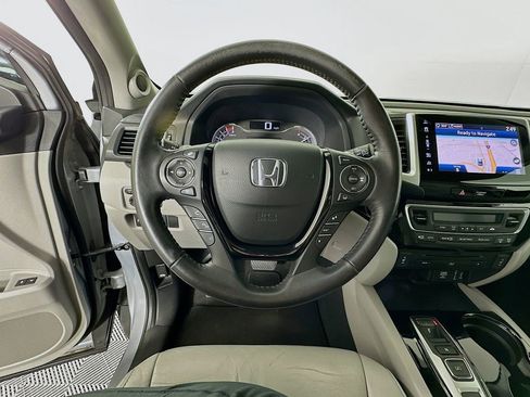 Used 2018 Honda Pilot Touring image 11