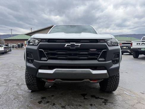 Used 2024 Chevrolet Colorado Trail Boss w/ Technology Package image 3