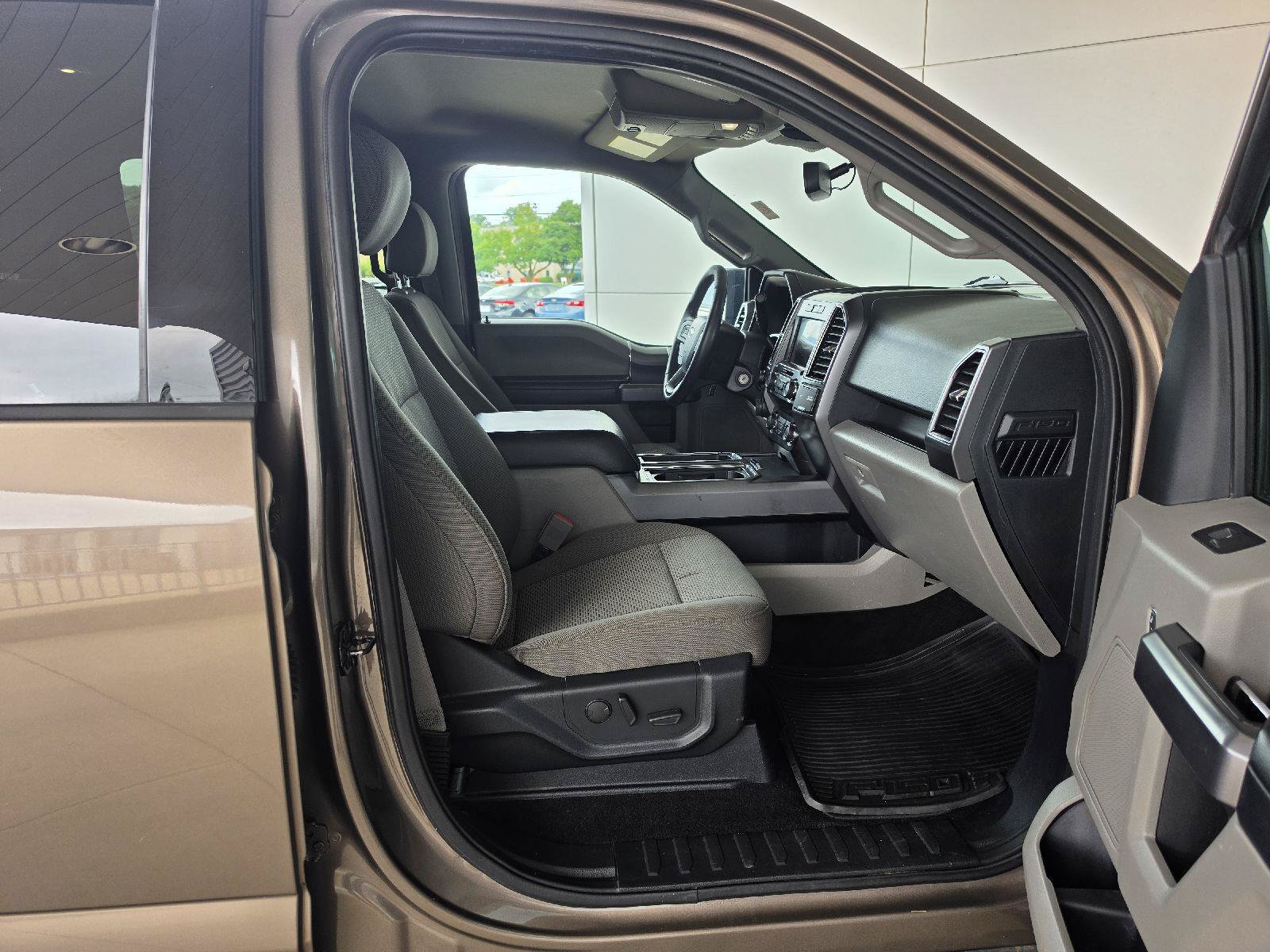 Used 2020 Ford F150 XLT w/ Equipment Group 302A Luxury AWD/4WD image 9