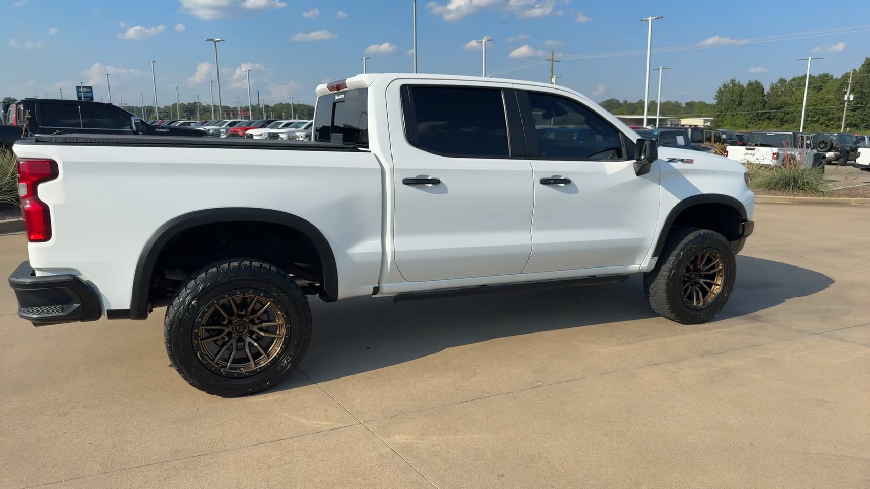 Used 2023 Chevrolet Silverado 1500 ZR2 AWD/4WD image 9