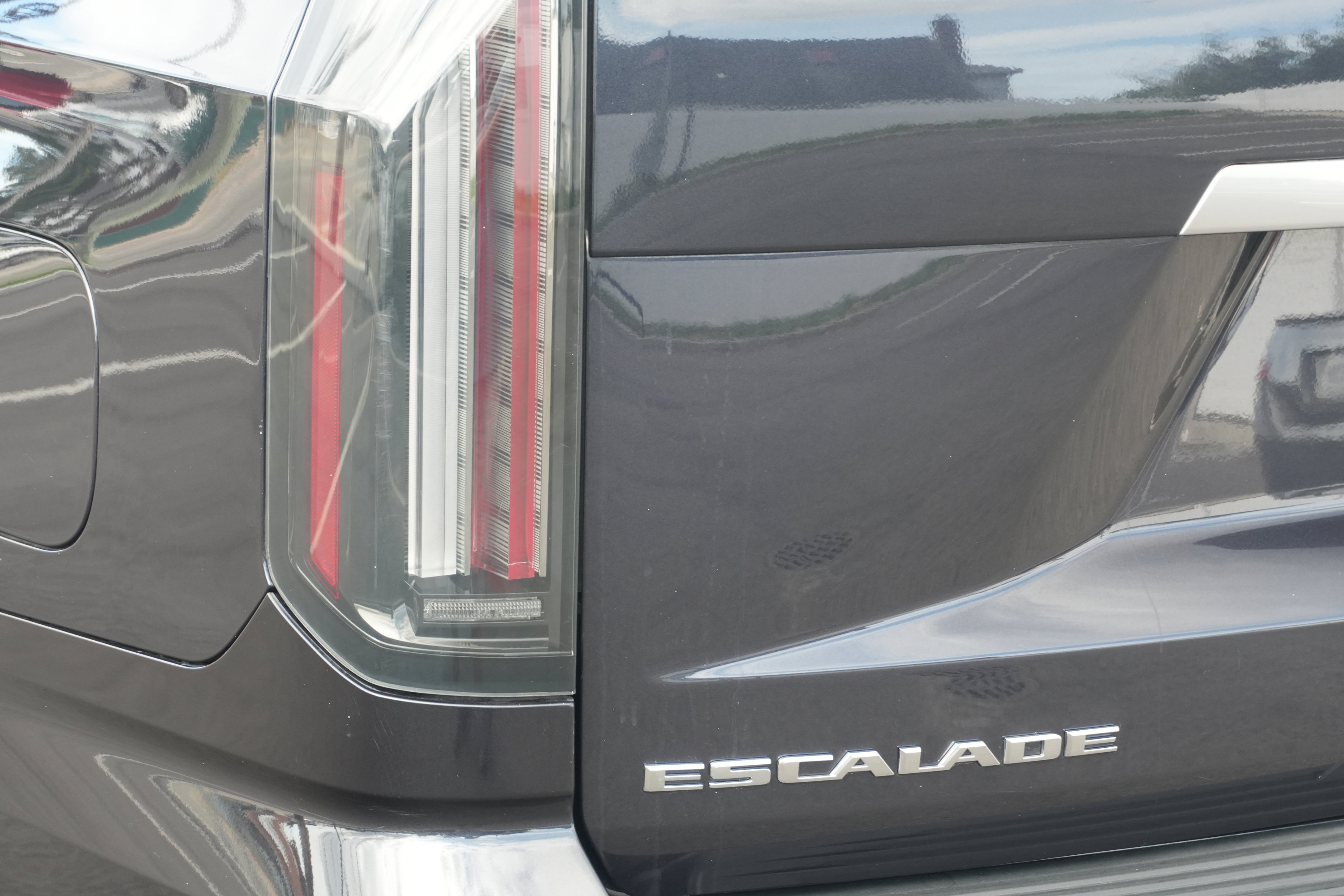 Used 2025 Cadillac Escalade Premium Luxury AWD/4WD image 52