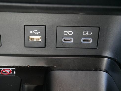 Certified 2025 Toyota Camry SE image 5