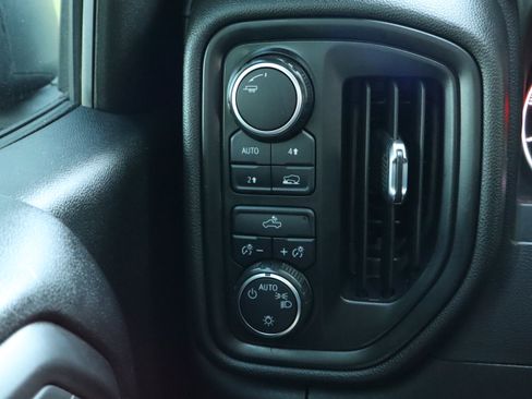 Used 2022 Chevrolet Silverado 1500 Custom w/ Safety Confidence Package AWD/4WD image 31