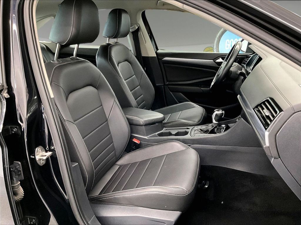 Used 2024 Volkswagen Jetta SE FWD image 11