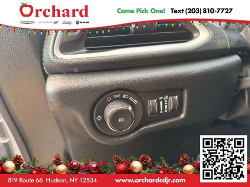 Used 2023 Chrysler Pacifica Touring image 27