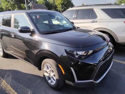 Used 2023 Kia Soul LX w/ Option Group 015 FWD image 11
