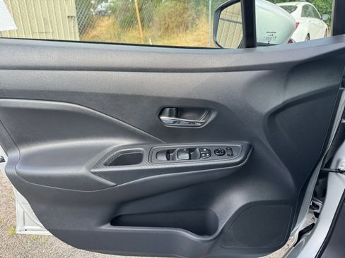 Used 2025 Nissan Versa SV image 18