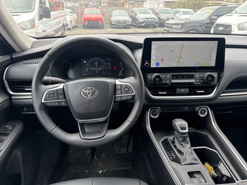 Used 2026 Toyota Grand Highlander AWD image 16
