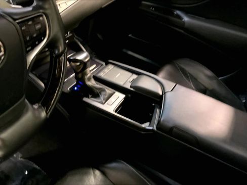 Used 2019 Lexus ES 350 w/ Luxury Package image 16