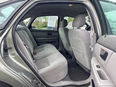 Used 2004 Ford Taurus SE FWD image 12