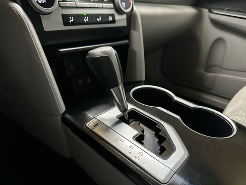 Used 2013 Toyota Camry LE image 22