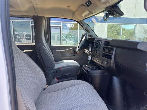 Used 2020 Chevrolet Express 3500 LT w/ LT Preferred Equipment Group RWD image 10