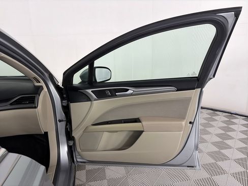 Used 2020 Ford Fusion SE FWD image 30