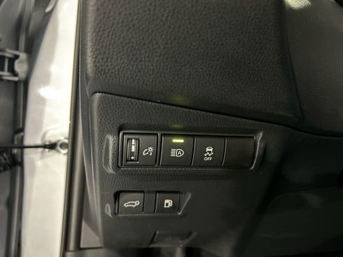 Used 2025 Toyota Corolla Cross XSE w/ Convenience Package image 22