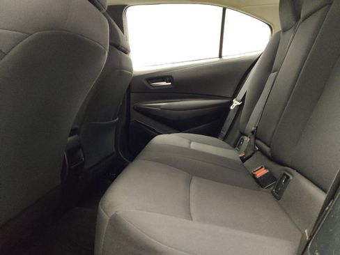 Used 2021 Toyota Corolla LE image 18