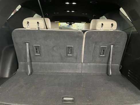 Used 2022 Chevrolet Traverse LS image 19