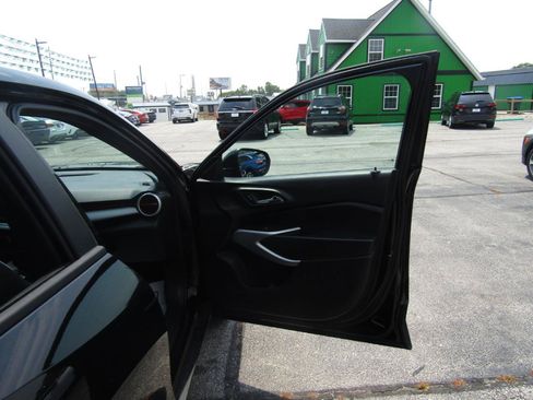 Used 2025 Chevrolet Trax RS FWD image 22