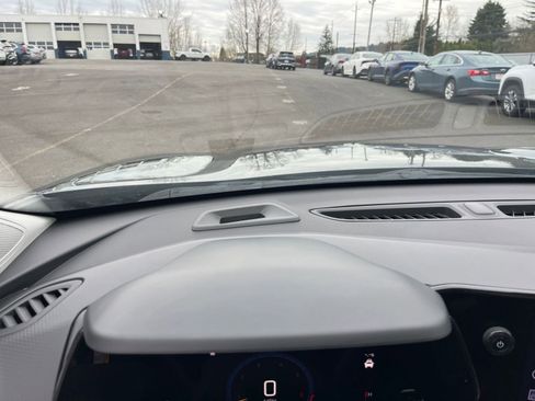 Used 2025 Chevrolet Trax LT w/ LT Convenience Package image 33