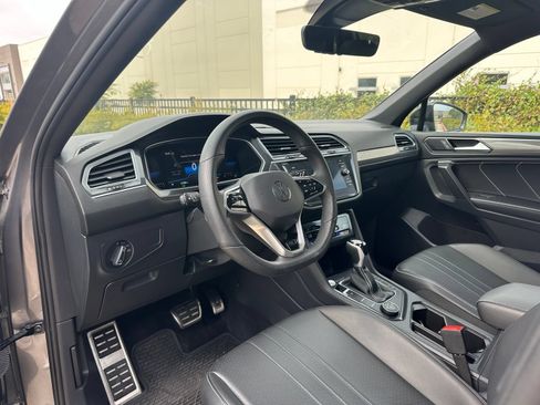Used 2024 Volkswagen Tiguan SE R-Line AWD/4WD image 10