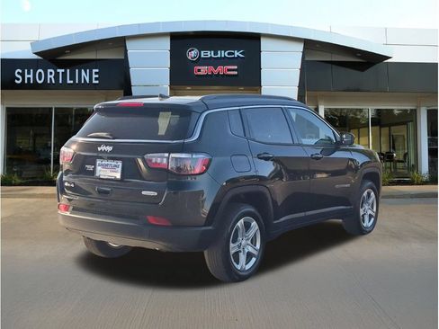Used 2024 Jeep Compass Latitude AWD/4WD image 3