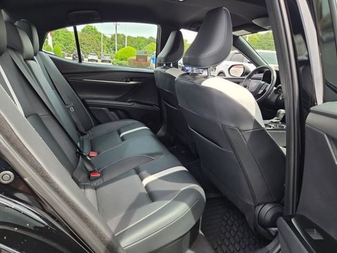 Used 2025 Toyota Camry SE w/ Convenience Package image 14