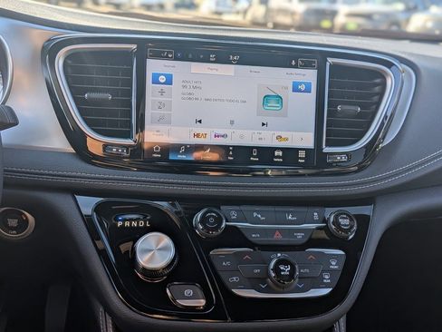 New 2026 Chrysler Pacifica Limited w/ S Appearance Package image 18