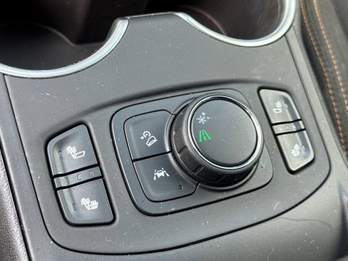 Used 2020 GMC Terrain SLE w/ Driver Convenience Package FWD image 24