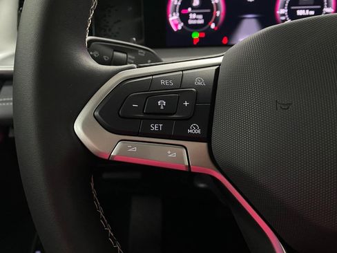 New 2025 Volkswagen Tiguan SE image 16