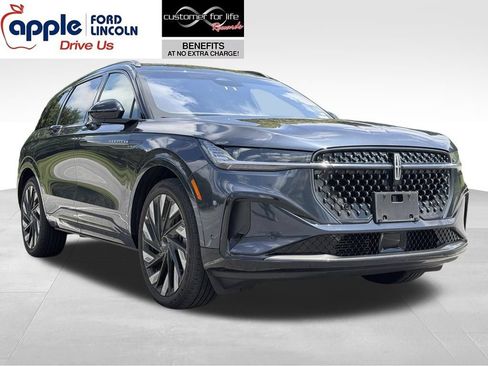 Used 2024 Lincoln Nautilus Reserve w/ Equipment Group 203A AWD/4WD image 1
