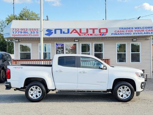 Used 2021 Chevrolet Colorado LT w/ LT Convenience Package AWD/4WD image 3