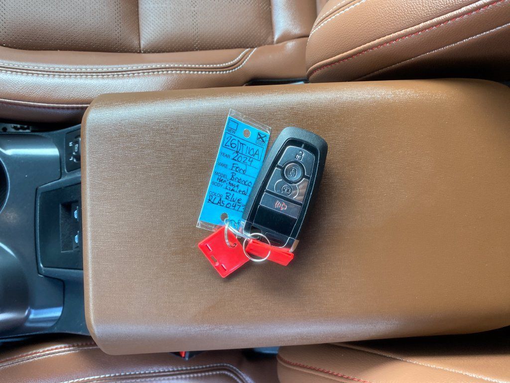 Used 2024 Ford Bronco Heritage Edition AWD/4WD image 30