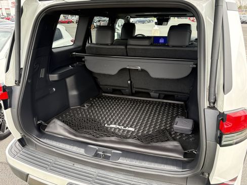 Used 2024 Lexus GX 550 AWD/4WD image 8