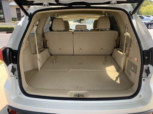 Used 2017 Toyota Highlander XLE FWD image 34