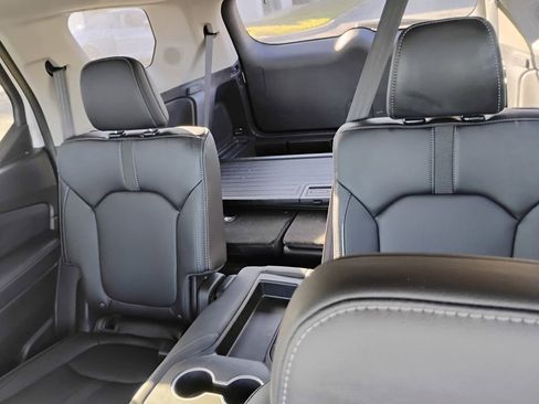 Used 2023 Honda Pilot Touring image 17