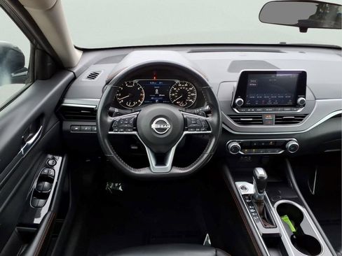 Used 2024 Nissan Altima 2.5 SR FWD image 9