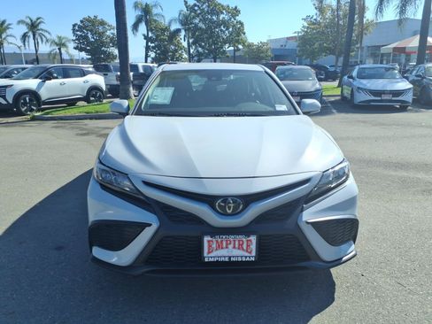 Used 2023 Toyota Camry SE FWD image 3