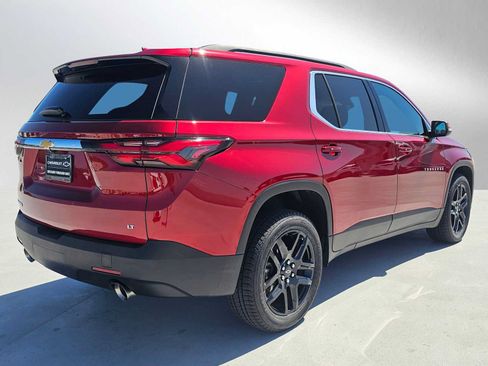 Used 2023 Chevrolet Traverse LT FWD image 3