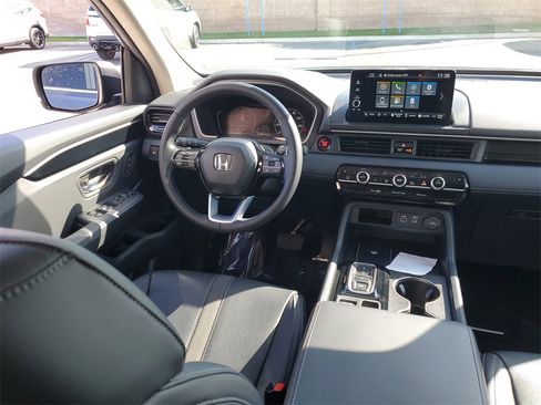 Used 2025 Honda Pilot EX-L image 12