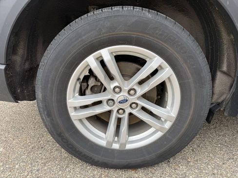 Used 2024 Ford Explorer XLT w/ Equipment Group 202A AWD/4WD image 8