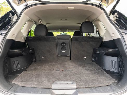 Used 2018 Nissan Rogue SV FWD image 15