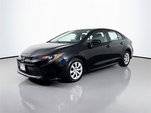 Certified 2023 Toyota Corolla LE image 2