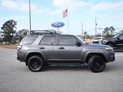 Used 2021 Toyota 4Runner Venture w/ Moonroof Package image 2