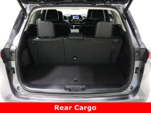 Used 2020 Toyota Highlander XLE image 35