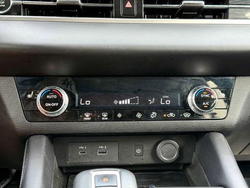 Used 2024 Mitsubishi Outlander AWD image 27