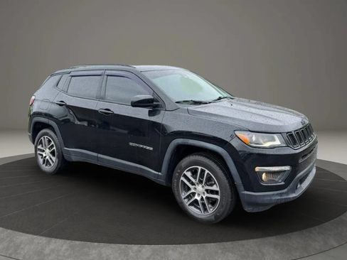 Used 2018 Jeep Compass Latitude w/ Popular Equipment Group AWD/4WD image 2