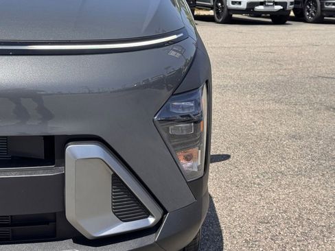 Used 2025 Hyundai Kona SEL FWD image 8