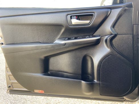 Used 2017 Toyota Camry SE image 12