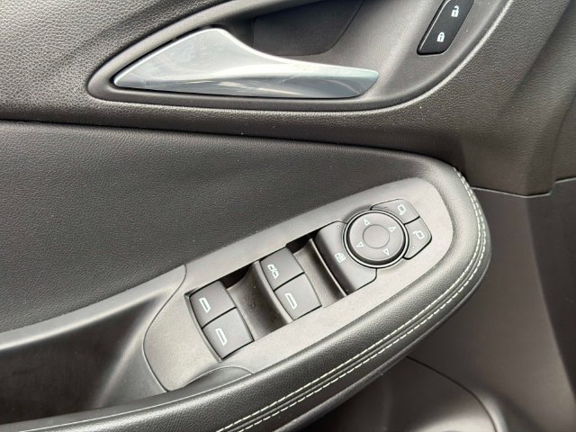 Used 2022 Buick Encore GX Select w/ Sport Touring Package FWD image 16