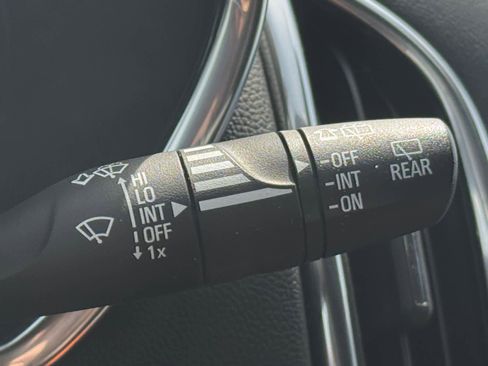 Used 2019 Chevrolet Equinox LT w/ Driver Convenience Package image 19