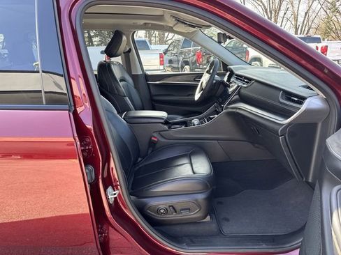 Used 2023 Jeep Grand Cherokee L Limited w/ Luxury Tech Group II image 29